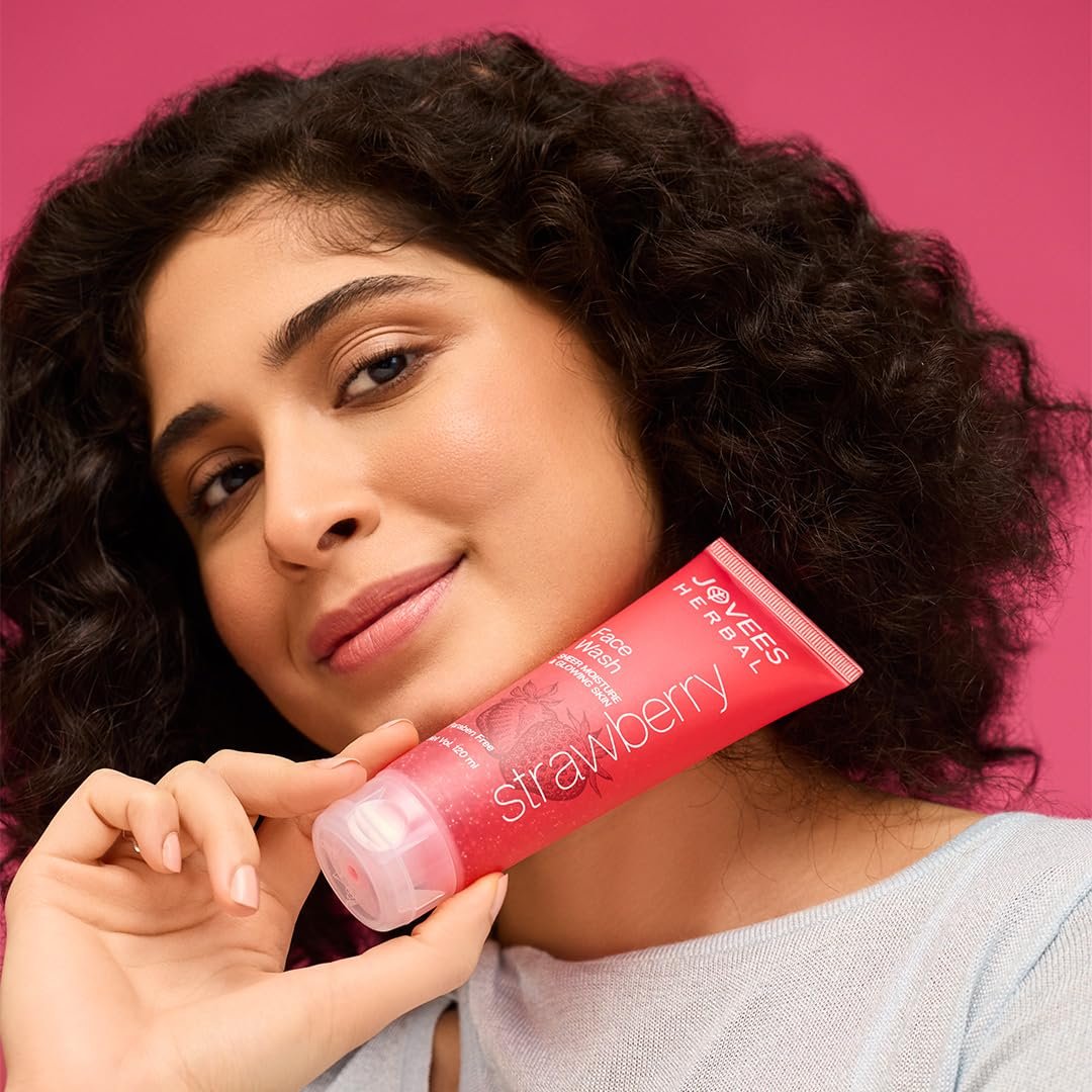 Jovees Herbal Strawberry Face Wash For Hydrating & Glowing Skin with Strawberry Ext. | Gentle Cleanser For Brightens Skin, Removes Pigmentation | For Normal to Dry Skin Types - 120ML - Image 5